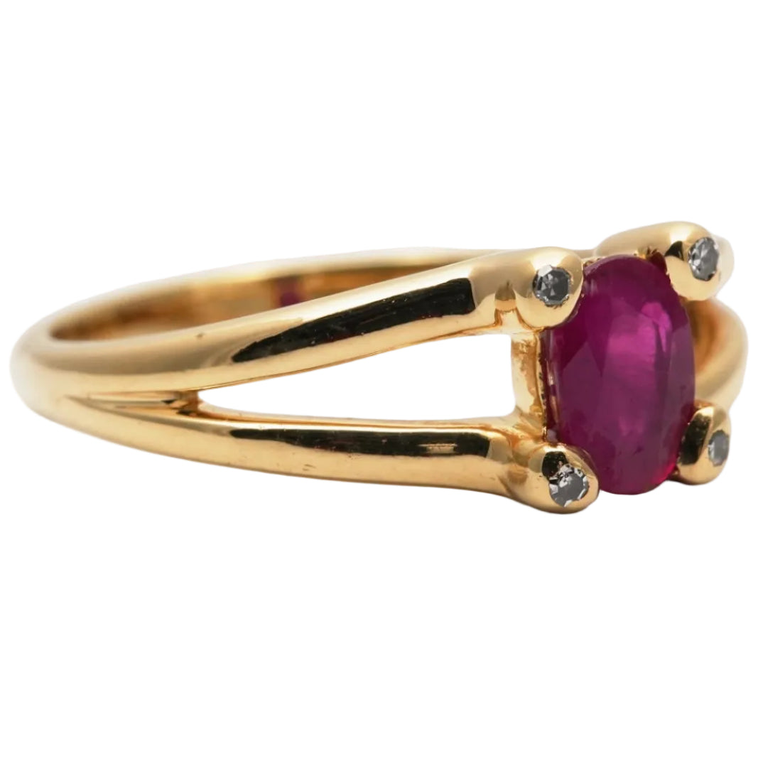 Bague Solitaire en or jaune, rubis et diamants