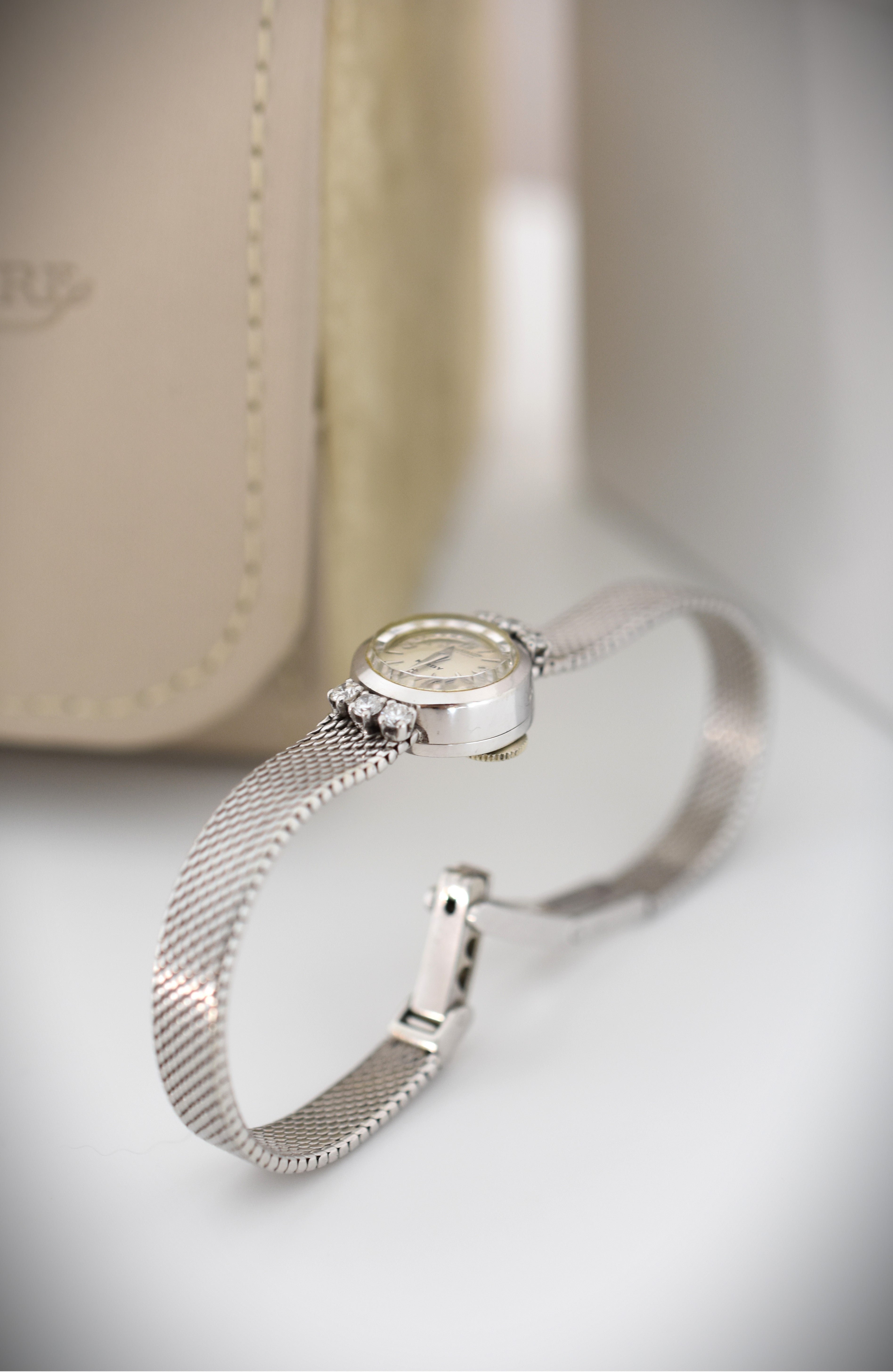 Montre JAEGER-LECOULTRE en or blanc et diamants
