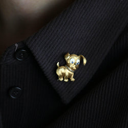 Broche Épingle en or blanc, or jaune, émail et saphirs