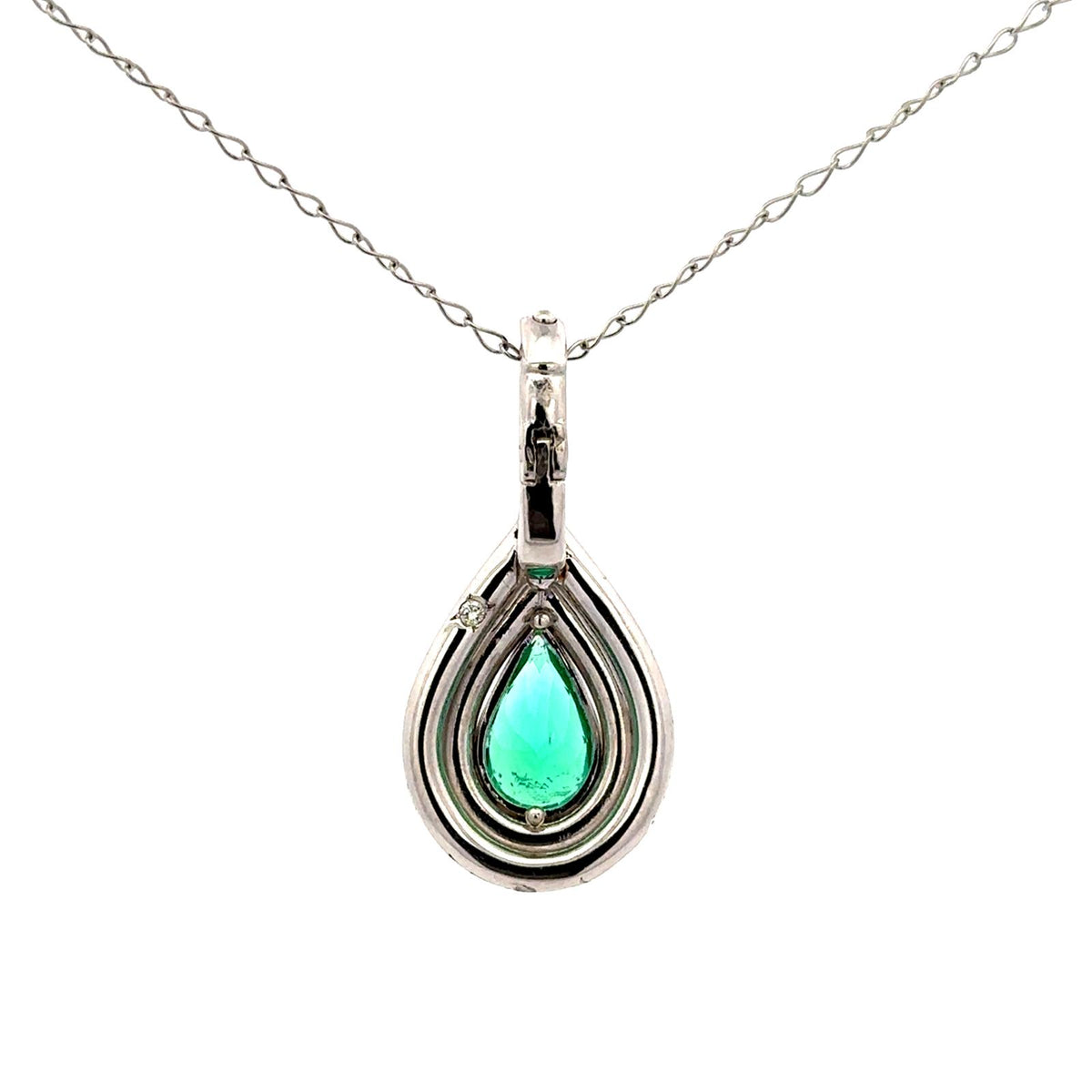 Pendentif en or blanc, émeraude et diamants