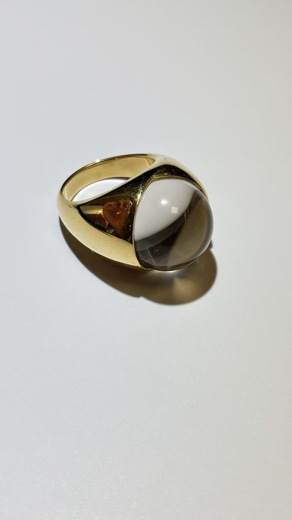 Bague Dôme MAUBOUSSIN Loupe en or jaune, cristal de roche et diamant