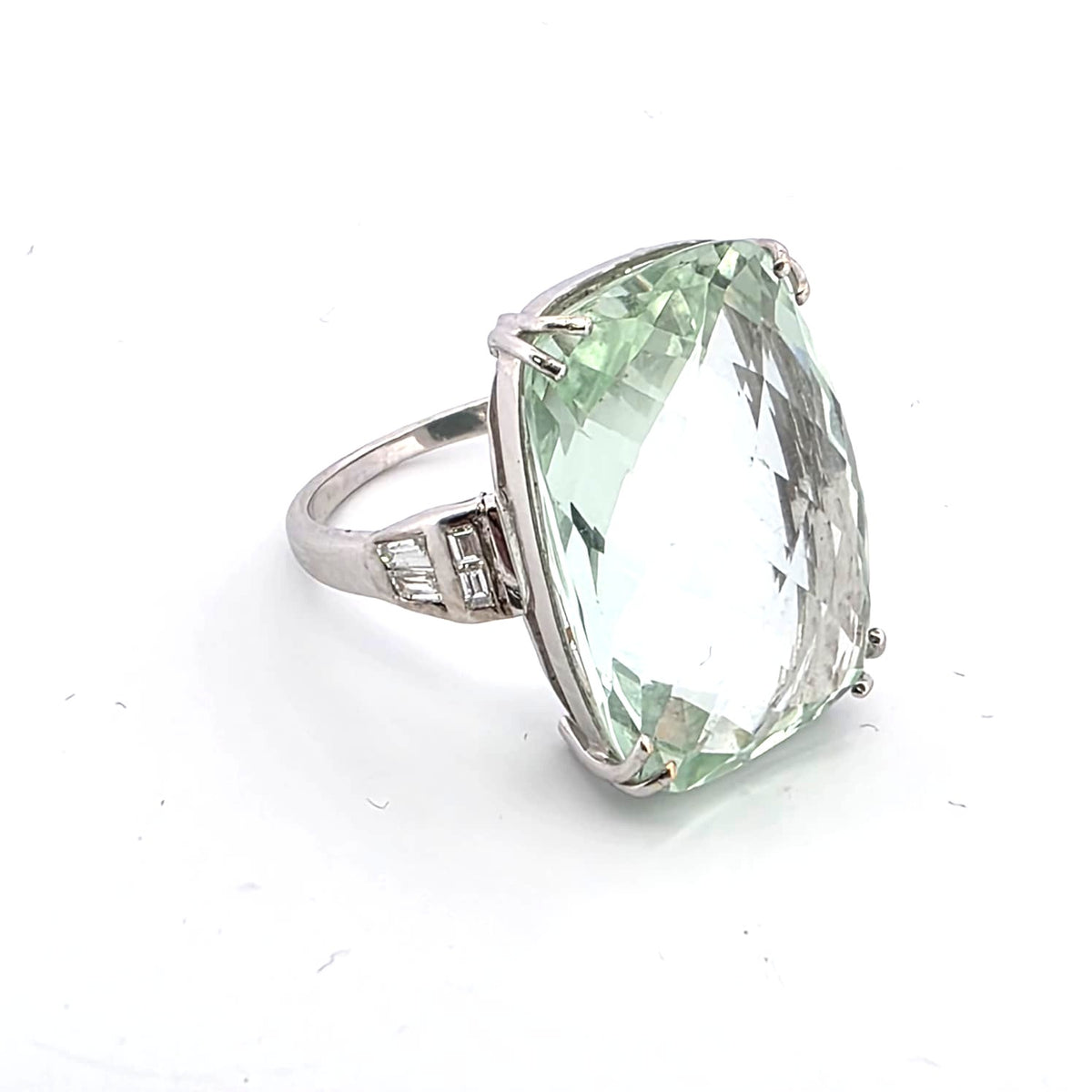 Bague Cocktail en or blanc et aigue-marine