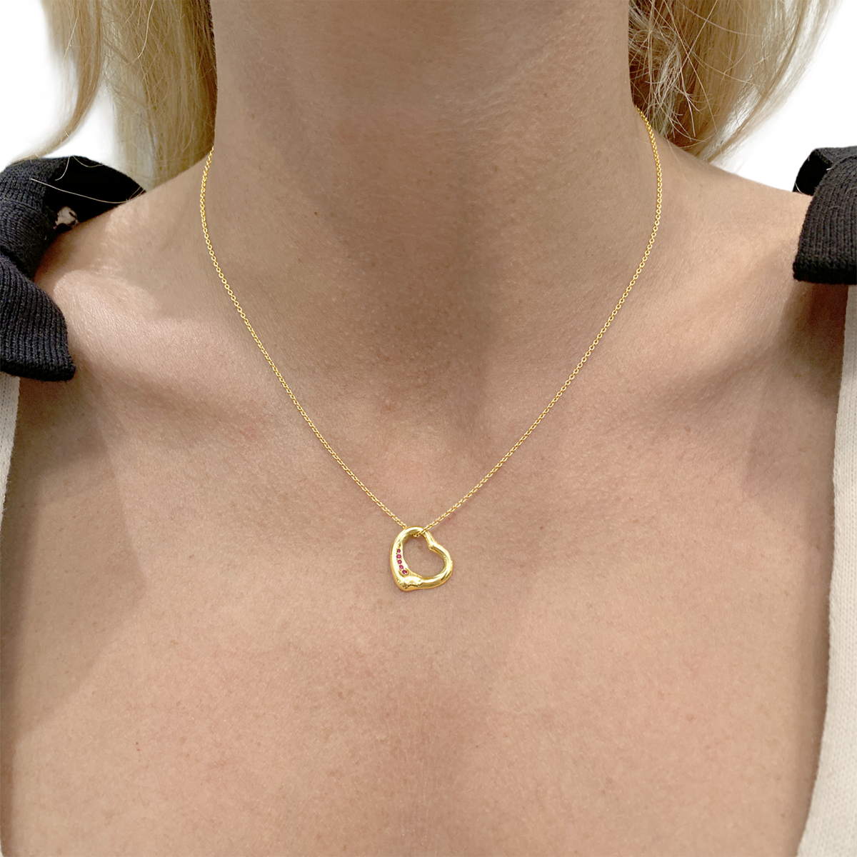 Collier Pendentif TIFFANY & CO X ELSA PERETTI "Open Heart" en or jaune et rubis