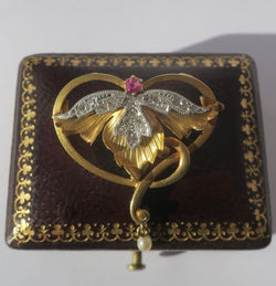 Pendentif broche Art Nouveau Rubis Diamants Perle fine Or rose 18 carats et Platine