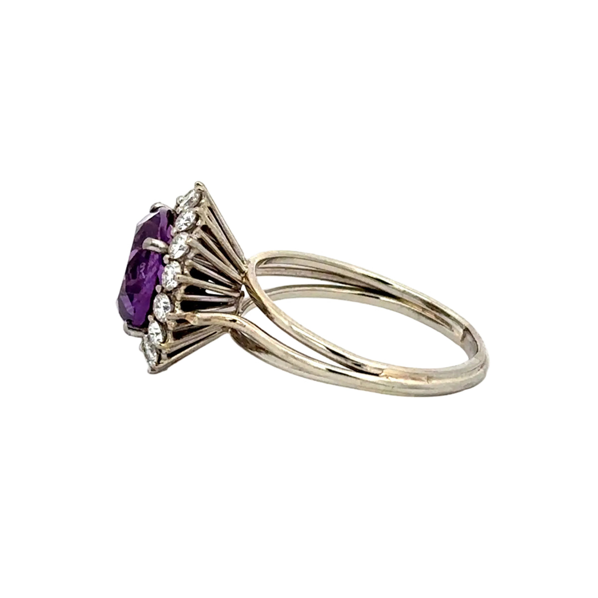 Bague Entourage en or blanc, améthyste et diamants