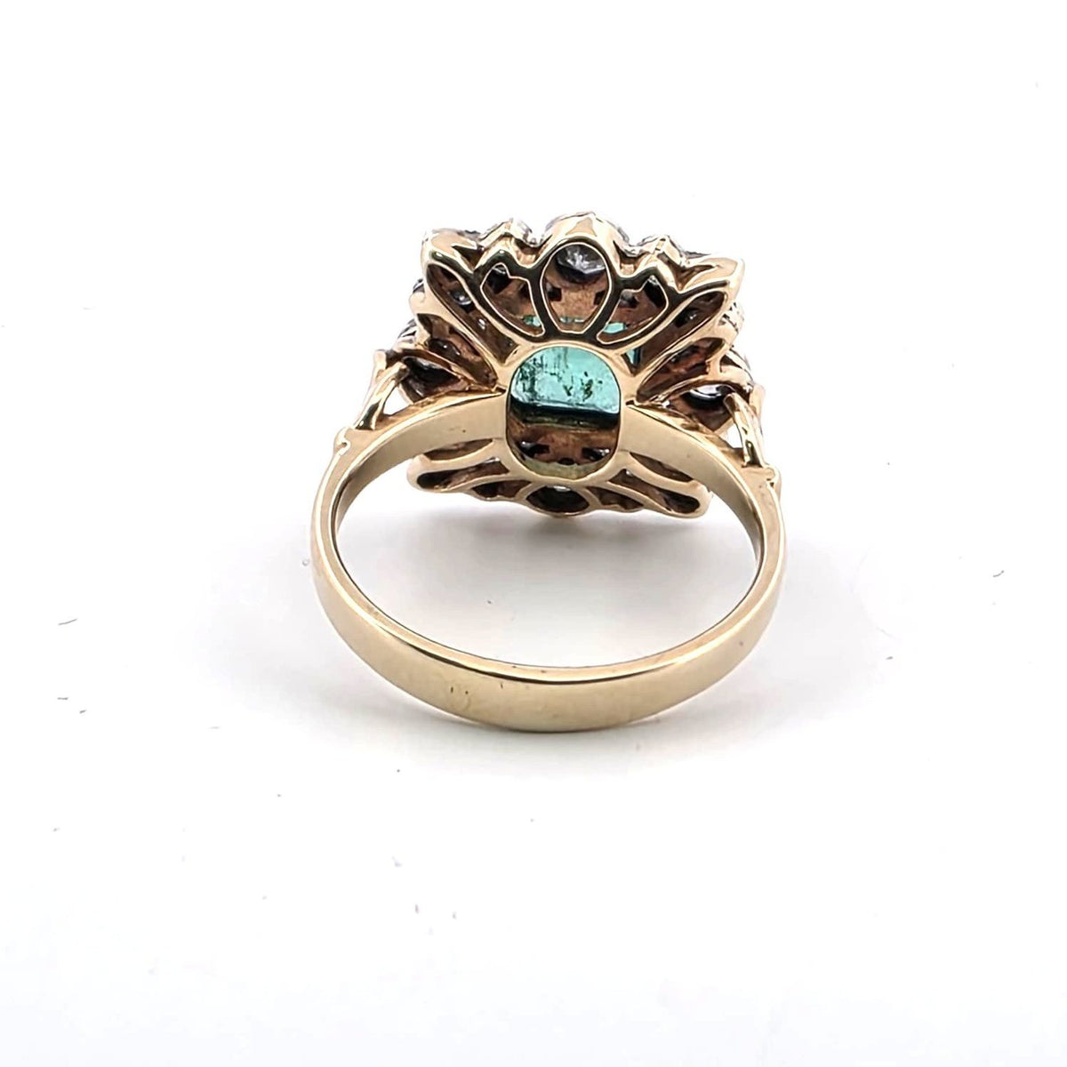 Bague Cocktail en or jaune, argent, émeraude et diamants