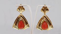 Boucles d'oreilles Pendantes en or jaune et corail