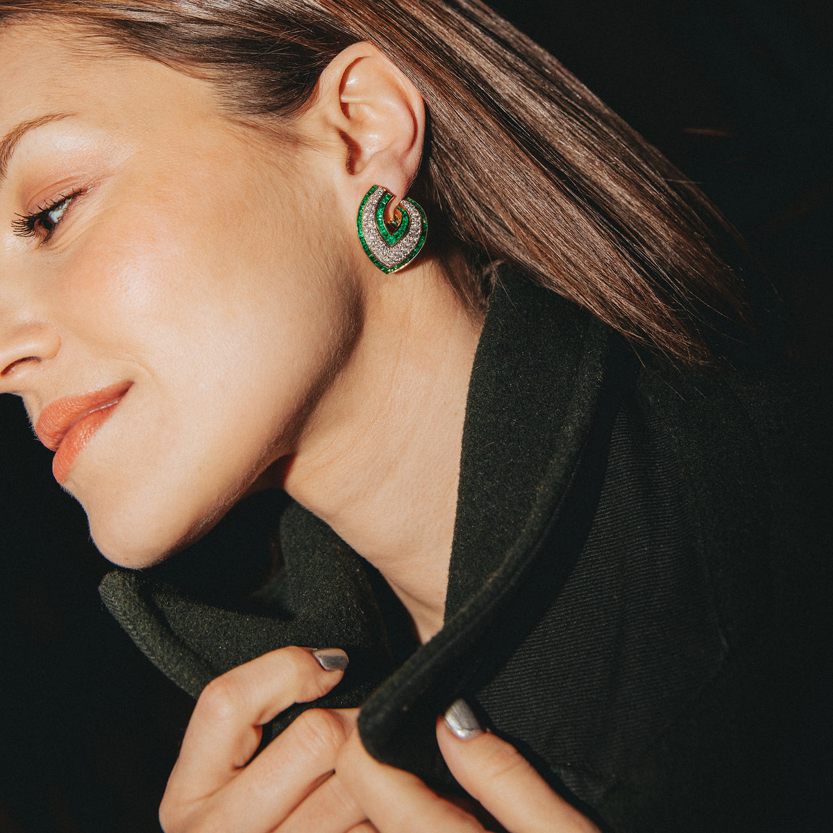 Boucles d'oreilles Clips TIFFANY & CO. en or jaune, émeraudes et diamants