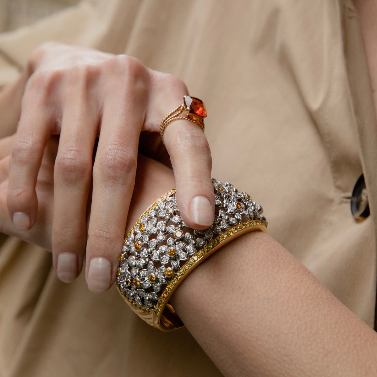 Bracelet Manchette en or jaune et diamants