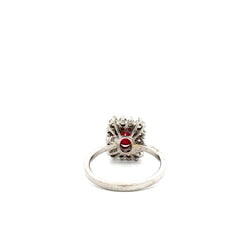 Bague Entourage en or blanc, rubis et diamants