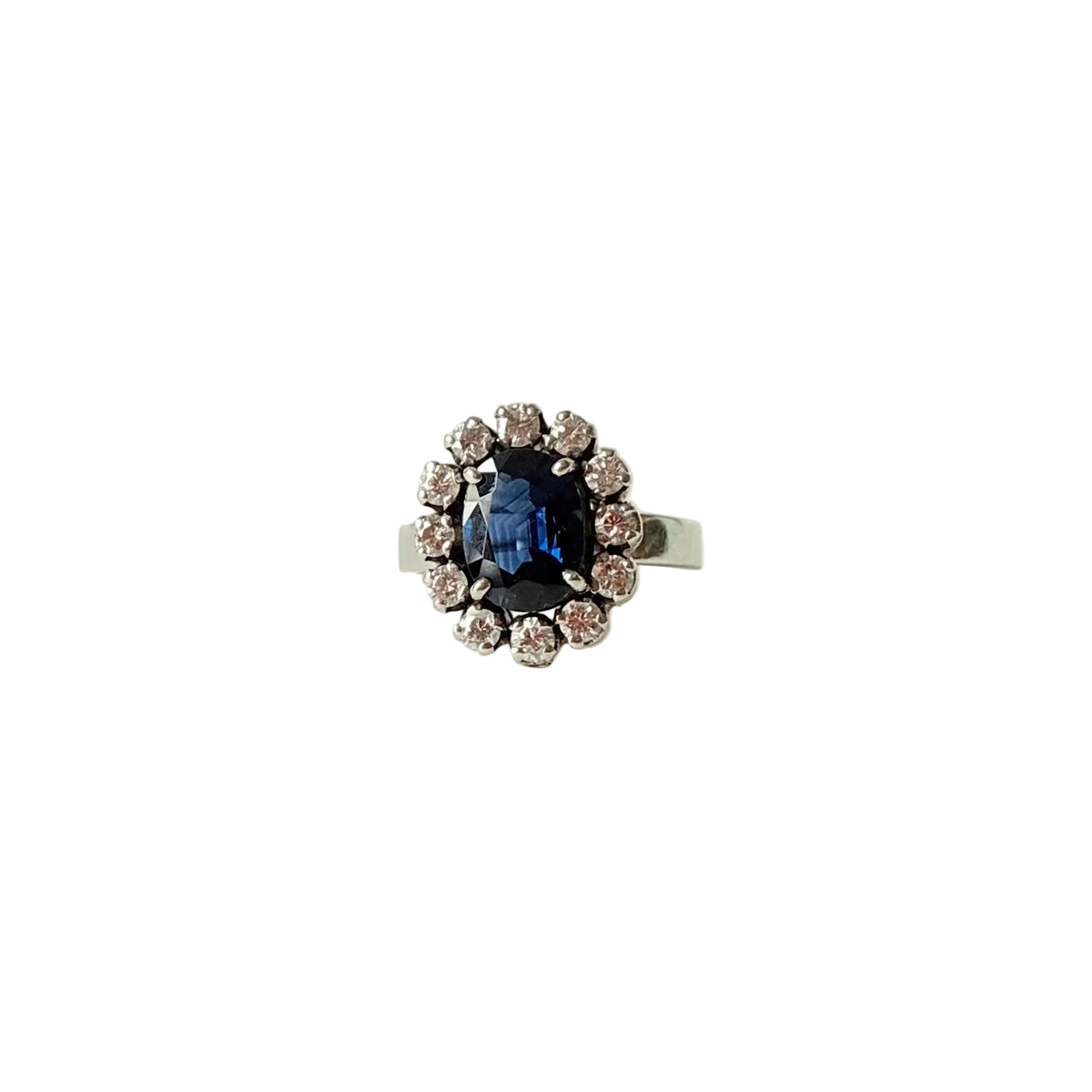 Bague Marguerite en or blanc, saphir, et diamants