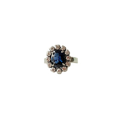 Bague Marguerite en or blanc, saphir, et diamants