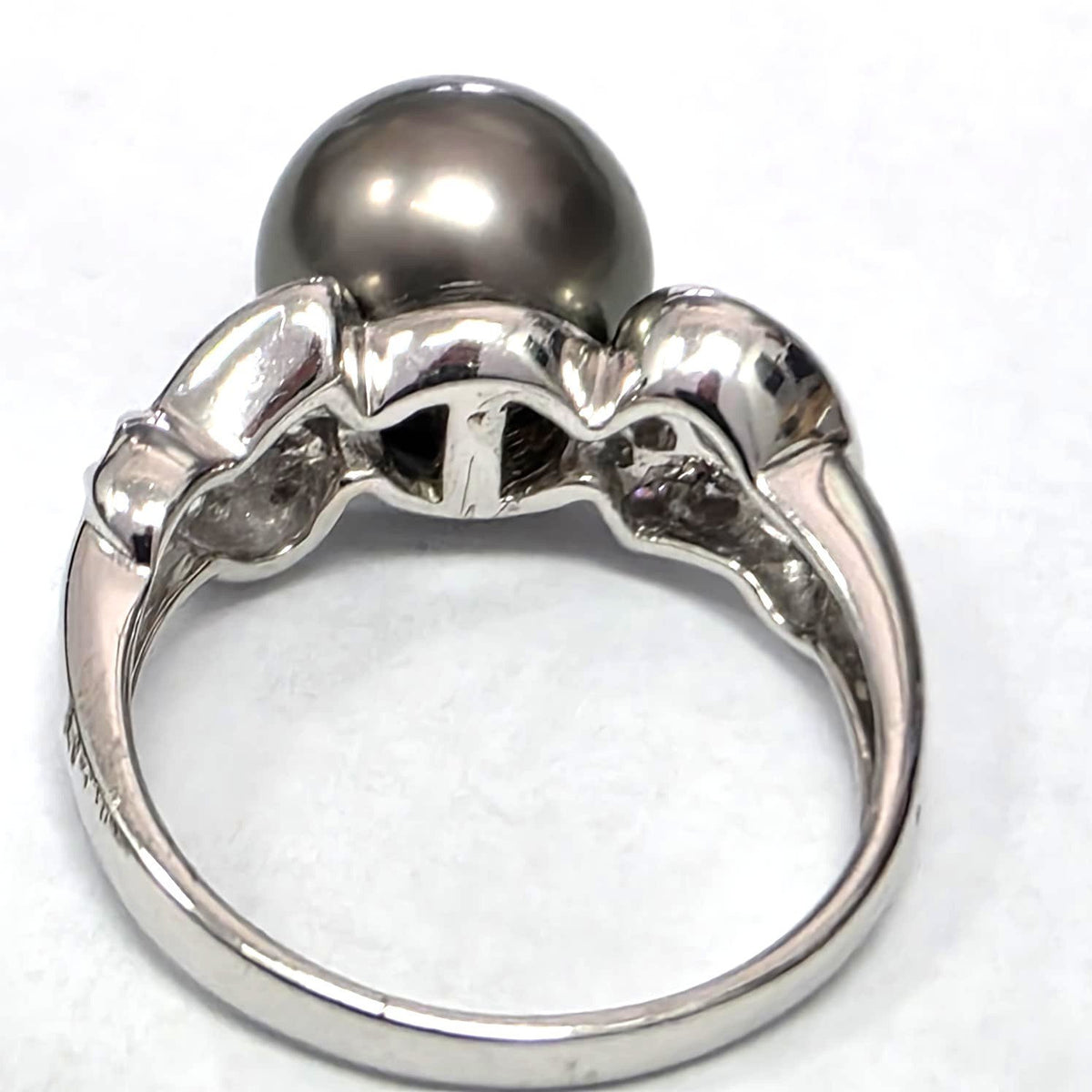 Bague Solitaire en or blanc, perle et diamants