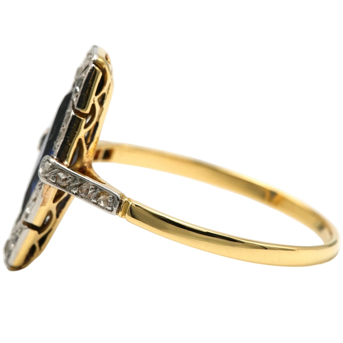 Bague Marquise en or jaune, saphir et diamants
