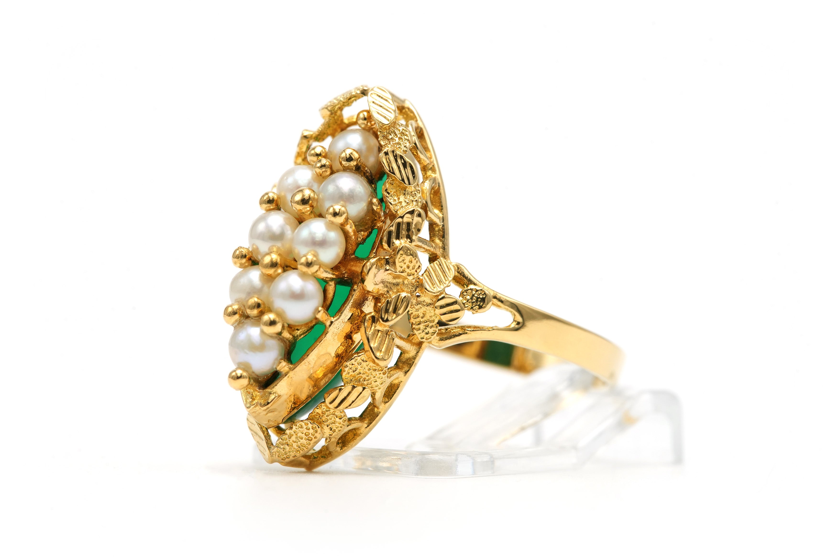 Bague Marquise en or jaune, chrysoprases et perles
