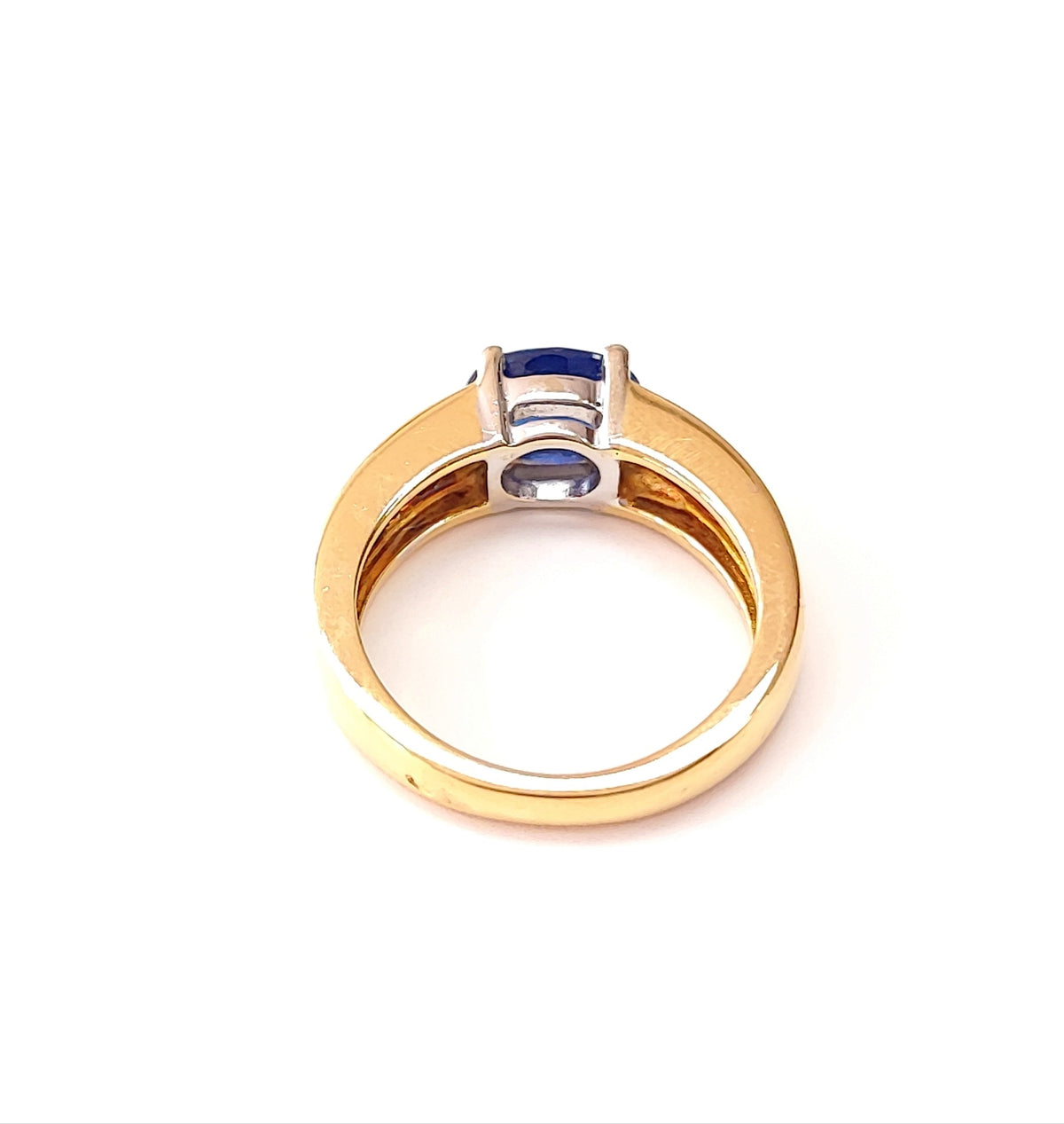 Bague en or jaune, or blanc, saphir, et diamants