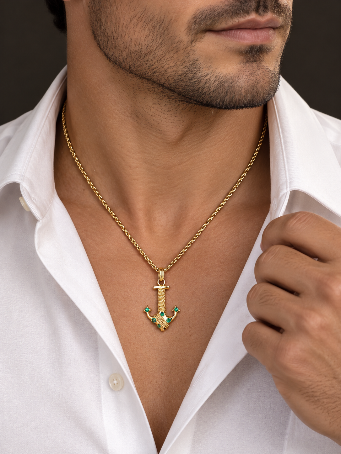 Pendentif en or jaune et émeraudes