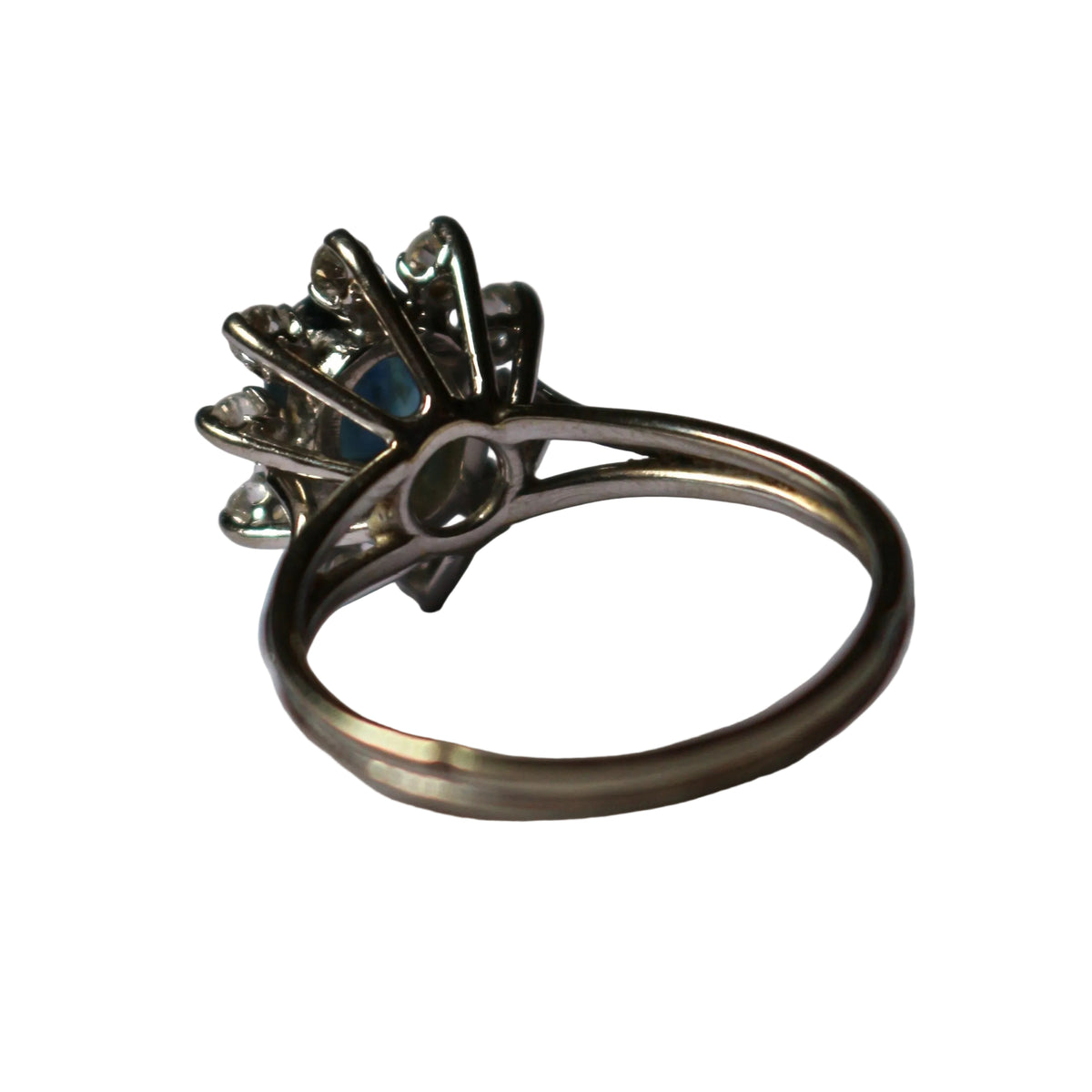 Bague Marguerite en or blanc, saphir et diamants