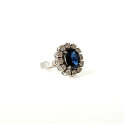 Bague Marguerite en or blanc, saphir, et diamants