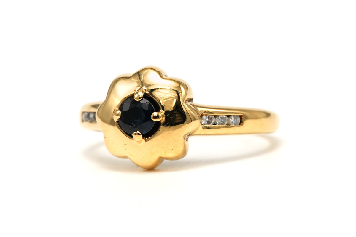 Bague Solitaire en or jaune, saphirs et diamants
