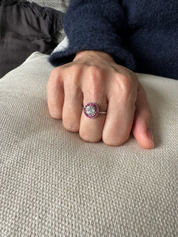 Bague Cible en platine, rubis, et diamants