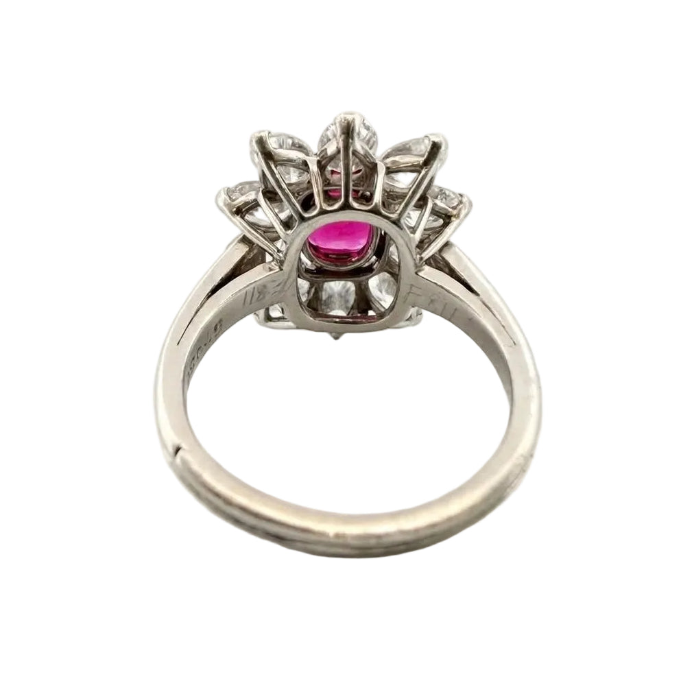 Bague Marguerite en platine, rubis et diamants