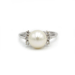 Bague en or blanc, diamants et perle