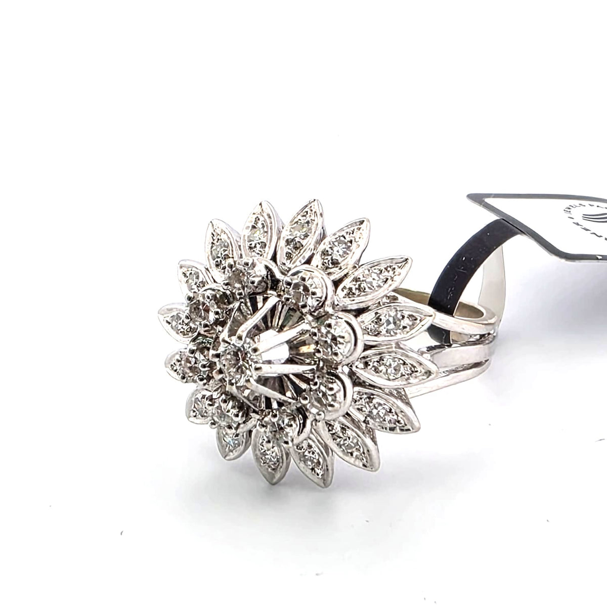 Bague Marguerite en or blanc et diamants