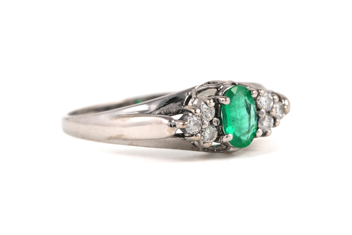 Bague Trilogie en or blanc, émeraude et diamants