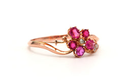 Bague en or jaune, saphirs et perles