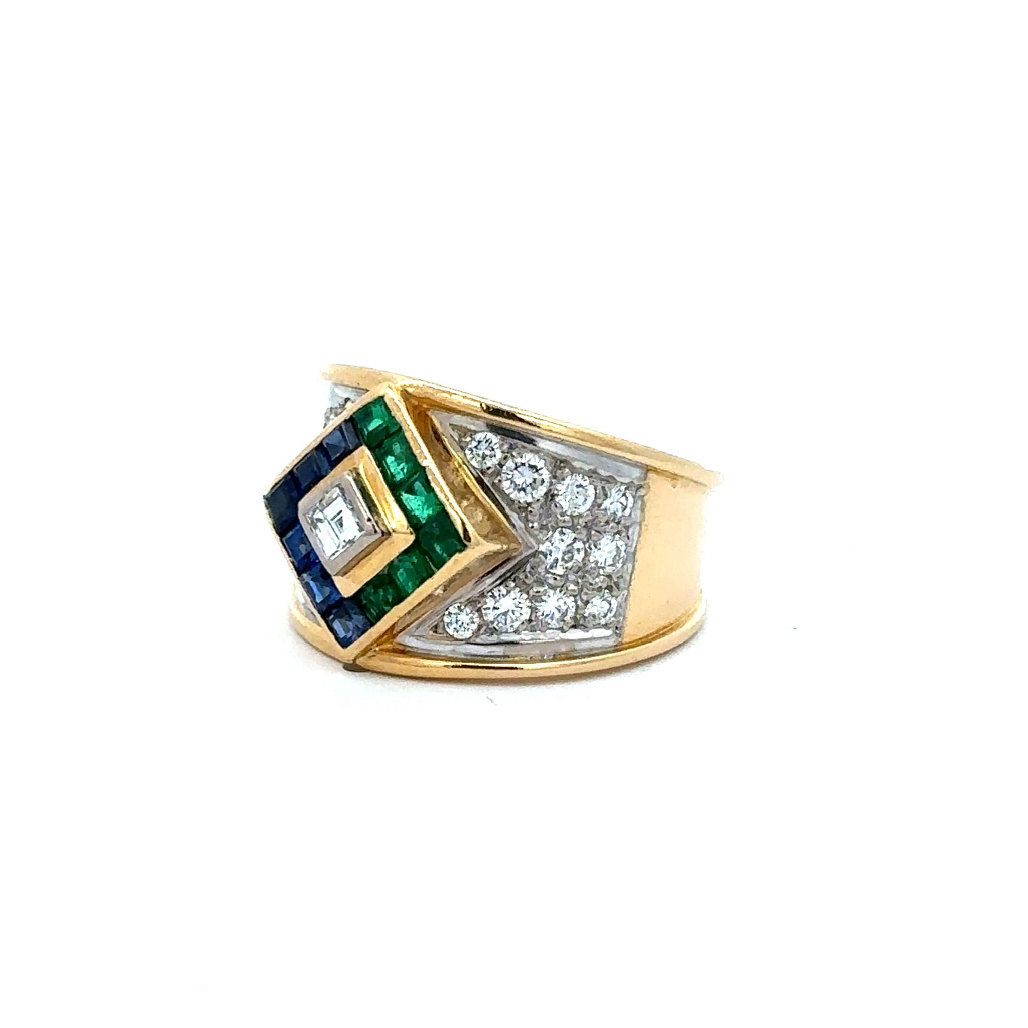 Bague en or blanc, or jaune, saphirs, émeraudes et diamants
