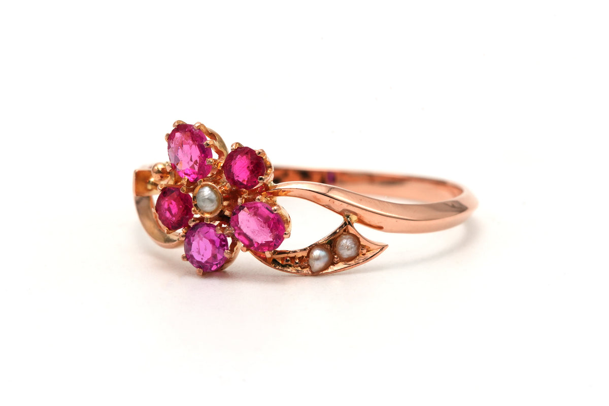 Bague en or jaune, saphirs et perles
