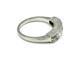 Bague Jarretière en or blanc et diamants