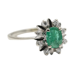 Bague Entourage en or blanc, émeraude et diamants