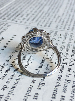 Bague Entourage en or blanc, platine, saphir et diamants