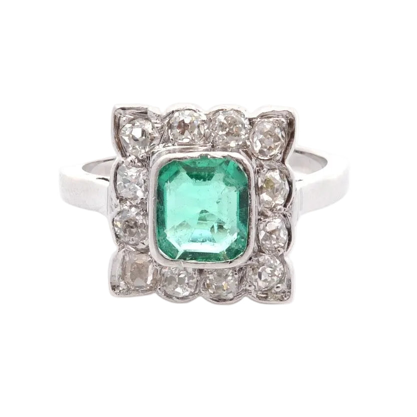 Bague Entourage en or blanc, émeraude et diamants