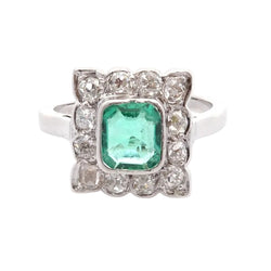 Bague Entourage en or blanc, émeraude et diamants