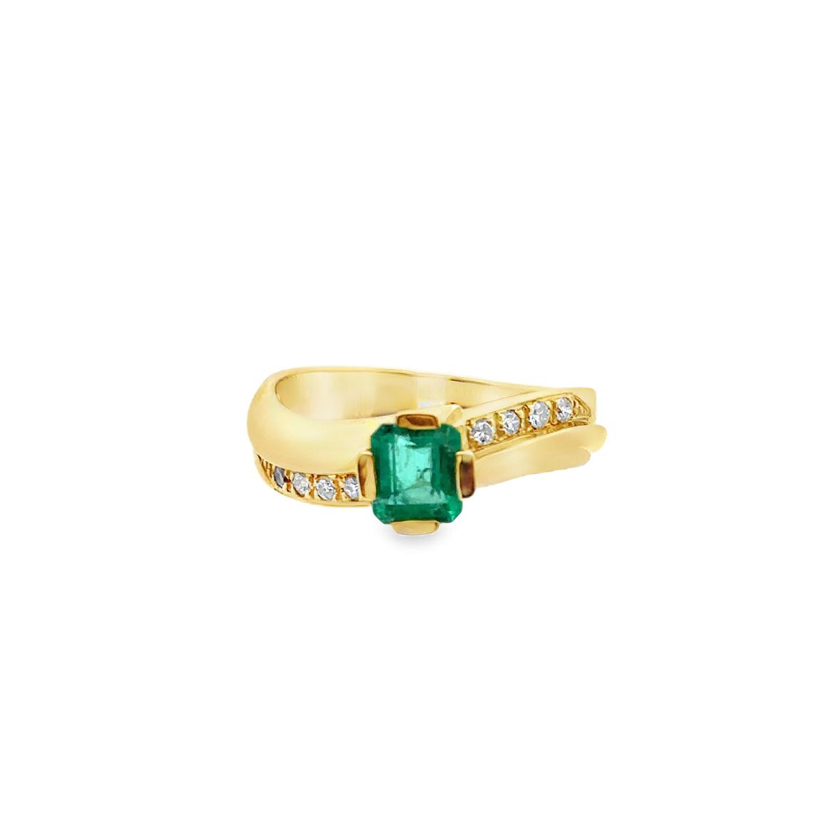 Bague Solitaire en or jaune, émeraude et diamants