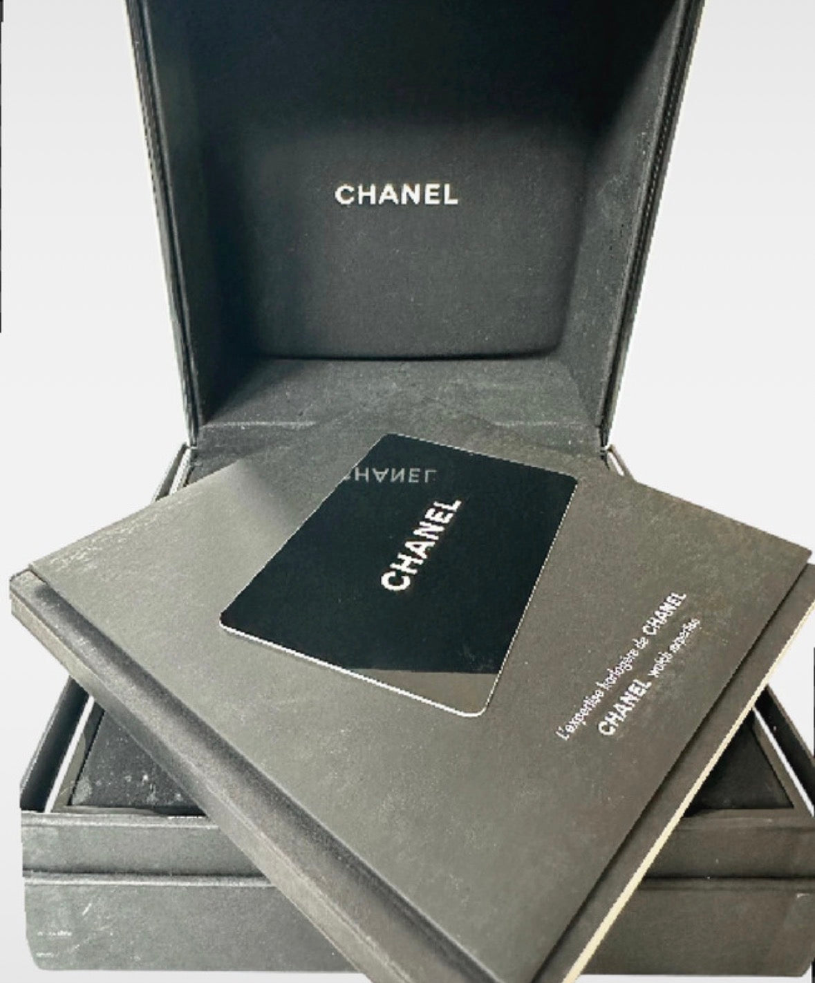 Montre CHANEL "Première" en acier, onyx, cuir et laqué