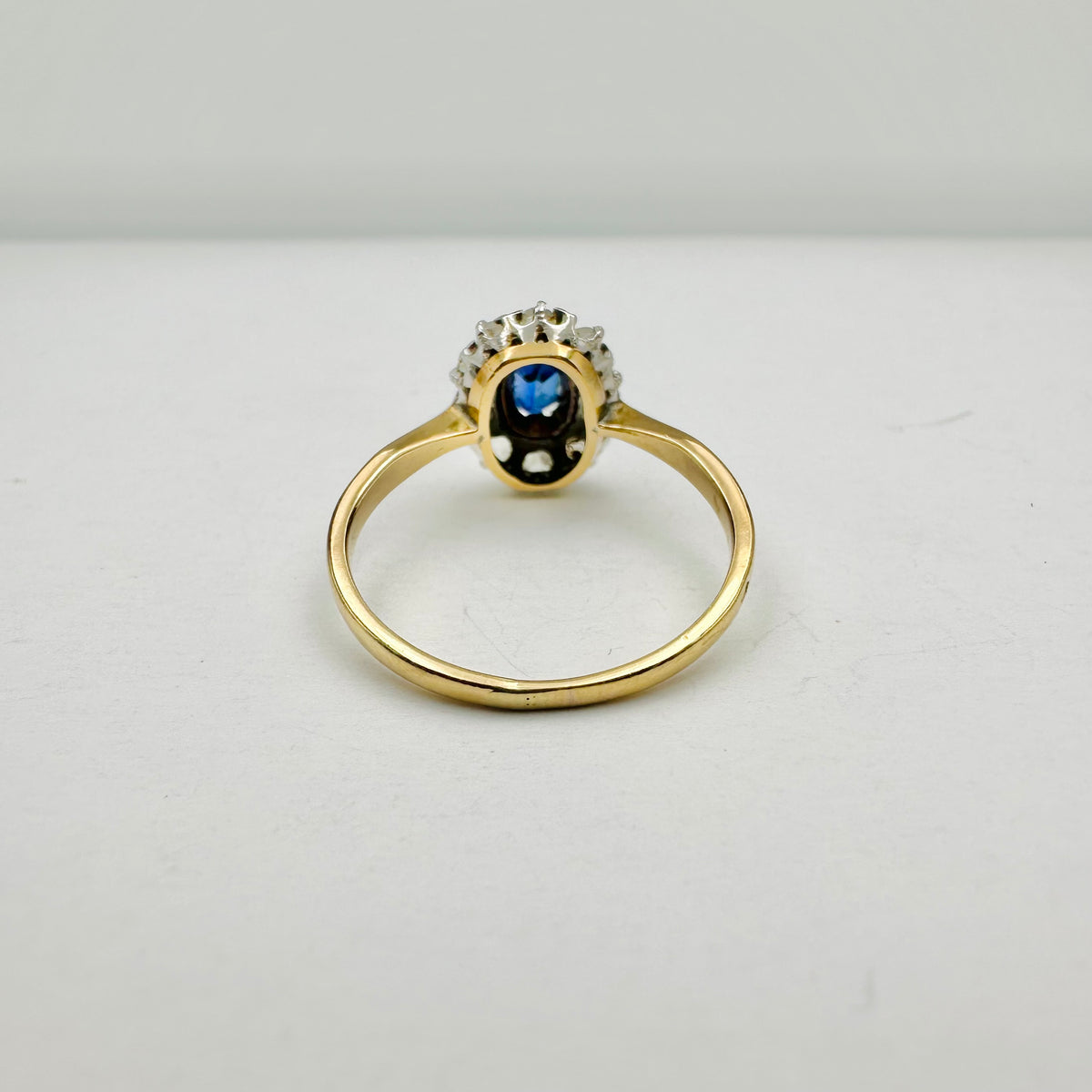 Bague Marguerite en or jaune, or blanc, saphir et diamants