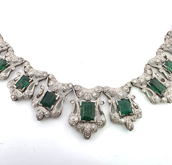 Collier Plastron en platine, émeraudes et diamants