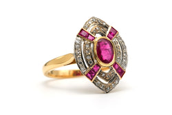 Bague Marquise en or jaune, rubis et diamants