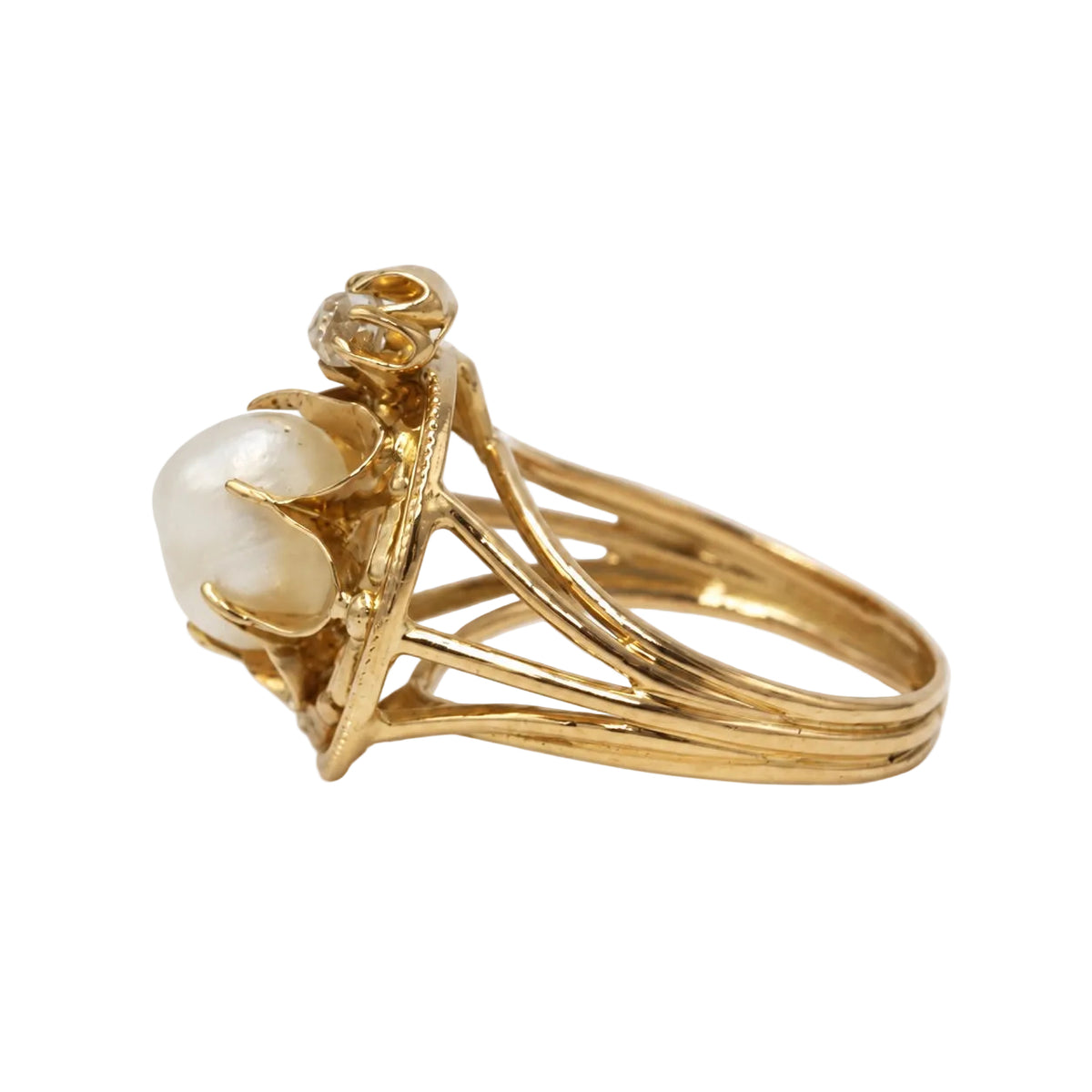 Bague Cocktail en or jaune, perle et diamant
