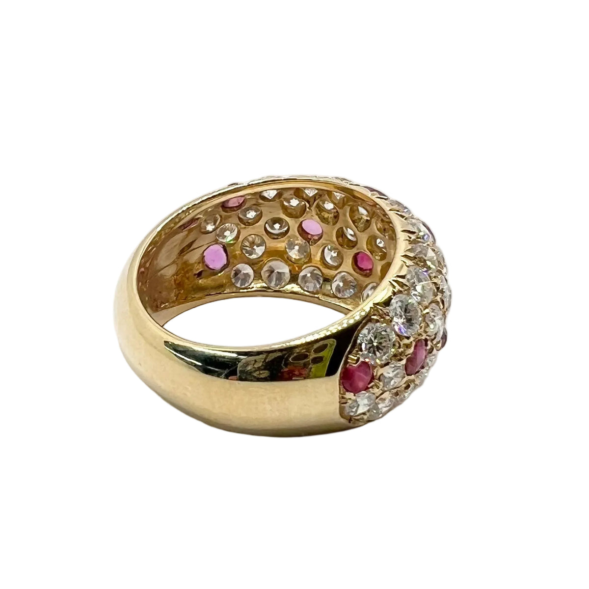 Bague Pavée en or jaune, rubis et diamants