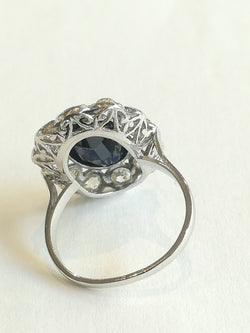 Bague Pompadour en platine, saphir et diamants