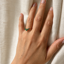 Bague Alliance en or jaune et émeraudes