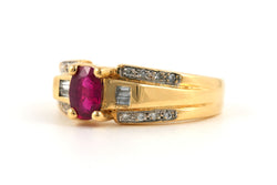Bague en or jaune, rubis et diamants