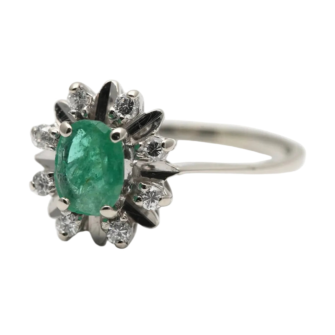 Bague Entourage en or blanc, émeraude et diamants