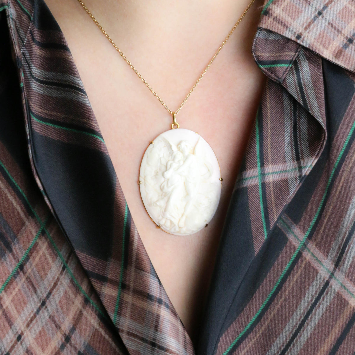 Pendentif en or jaune et camée