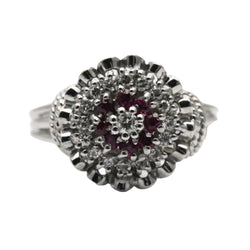 Bague Entourage en or blanc, rubis et diamants